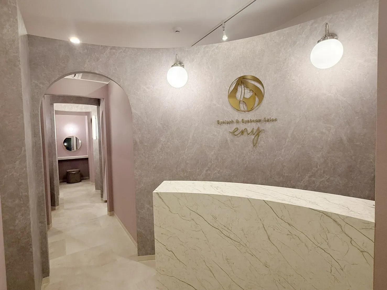 まつ毛と眉毛専門店 eny 柏店 店内